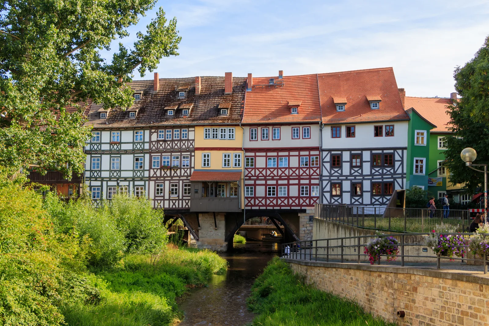 Vista panorâmica do centro histórico de Erfurt, com a Catedral e a Igreja de Severino ao fundo.