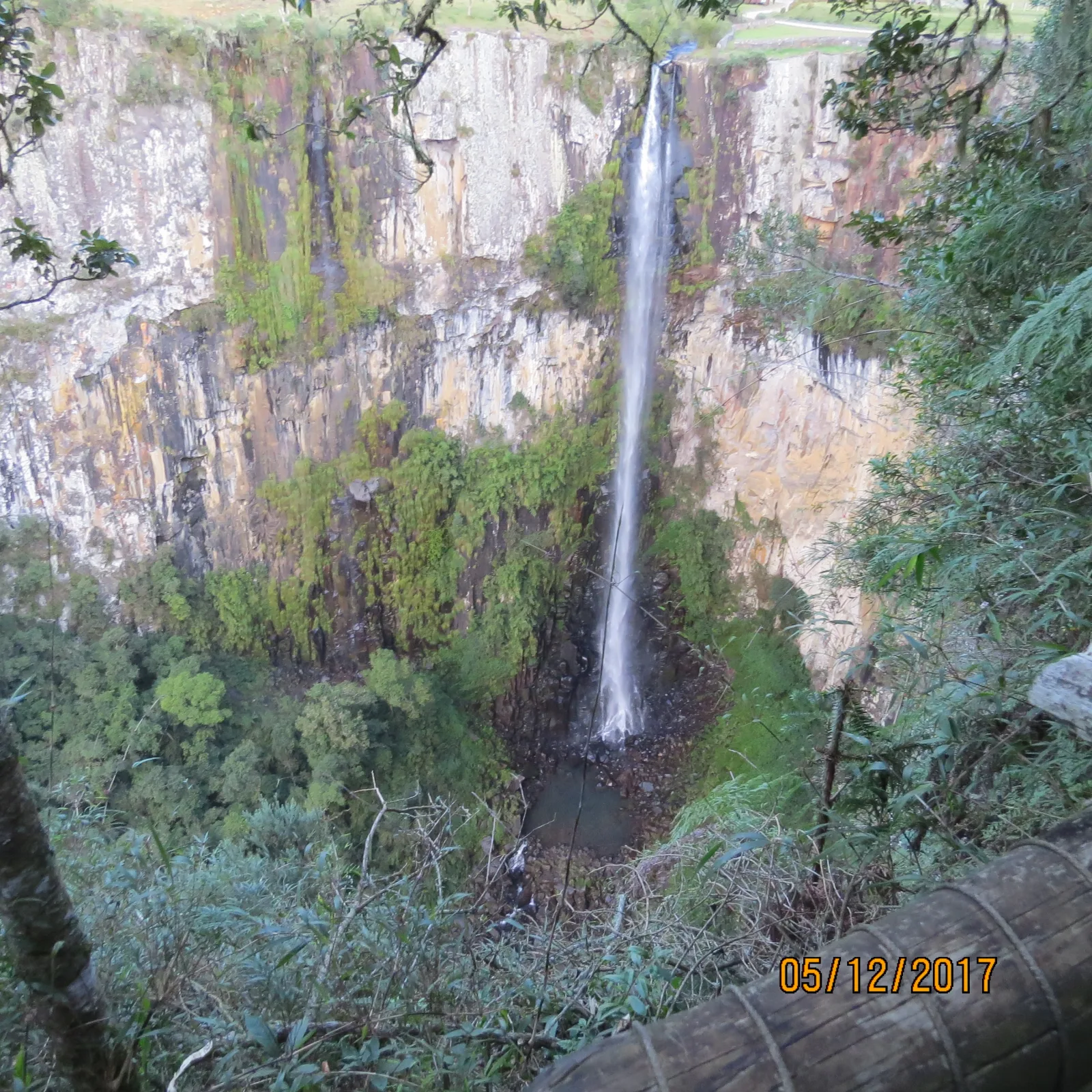 Paisaje montañoso de Urubici con cañones, cascadas y vegetación de sierra.