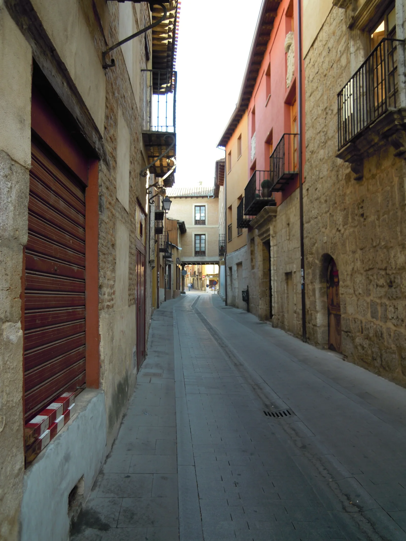 Centro histórico de León com a Catedral e ruas de pedra ao redor.