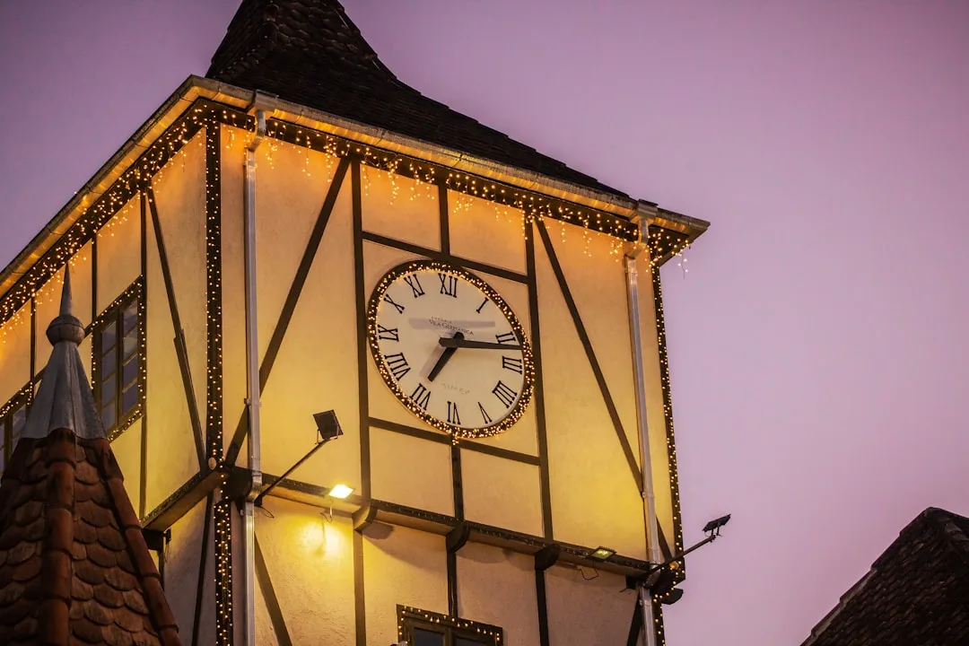 Hotel facade in Blumenau with quiet streets, suggesting accommodation in the city.