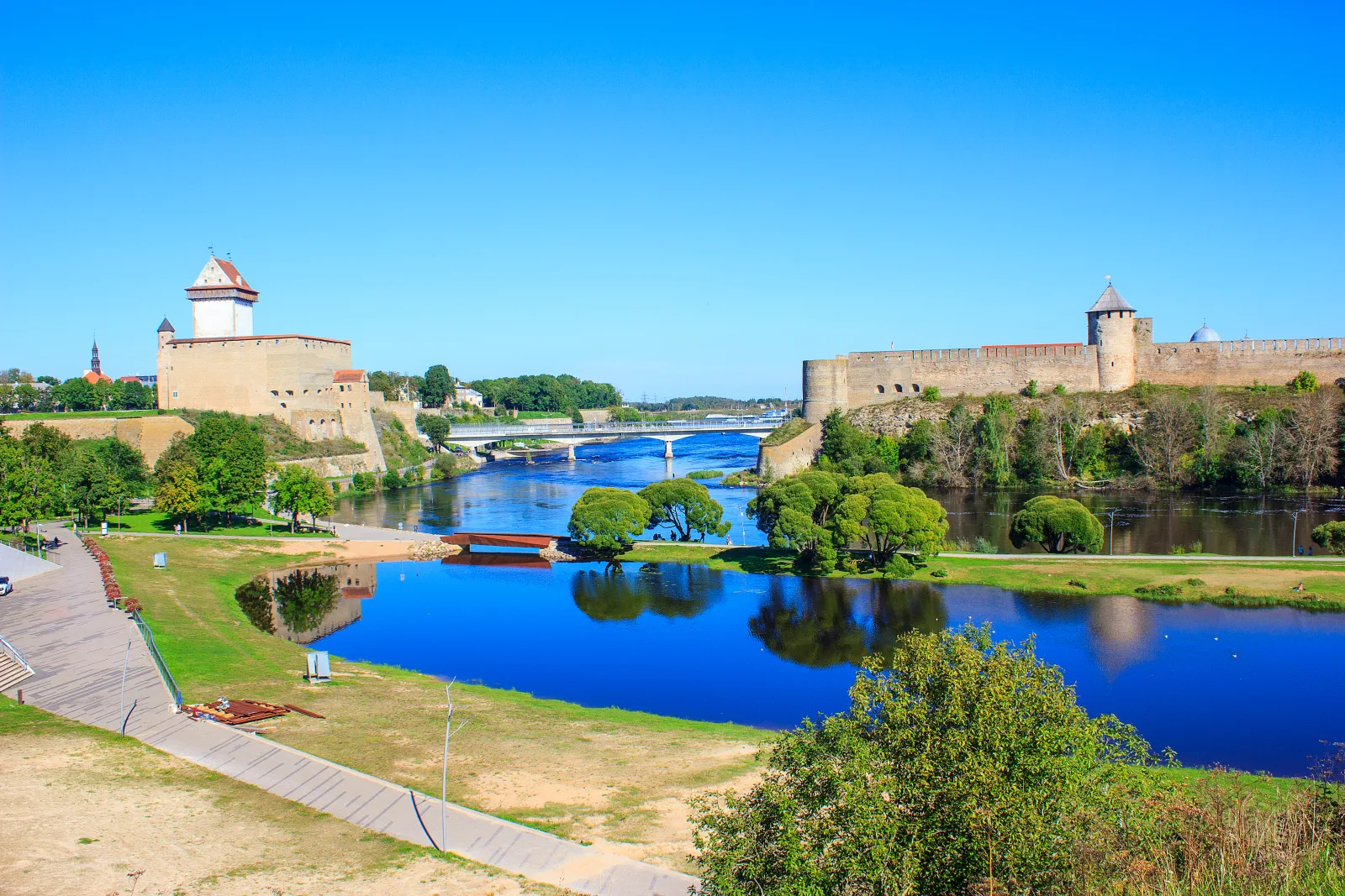 Panoramic view of Narva with the river and the historic fortifications on the bank.