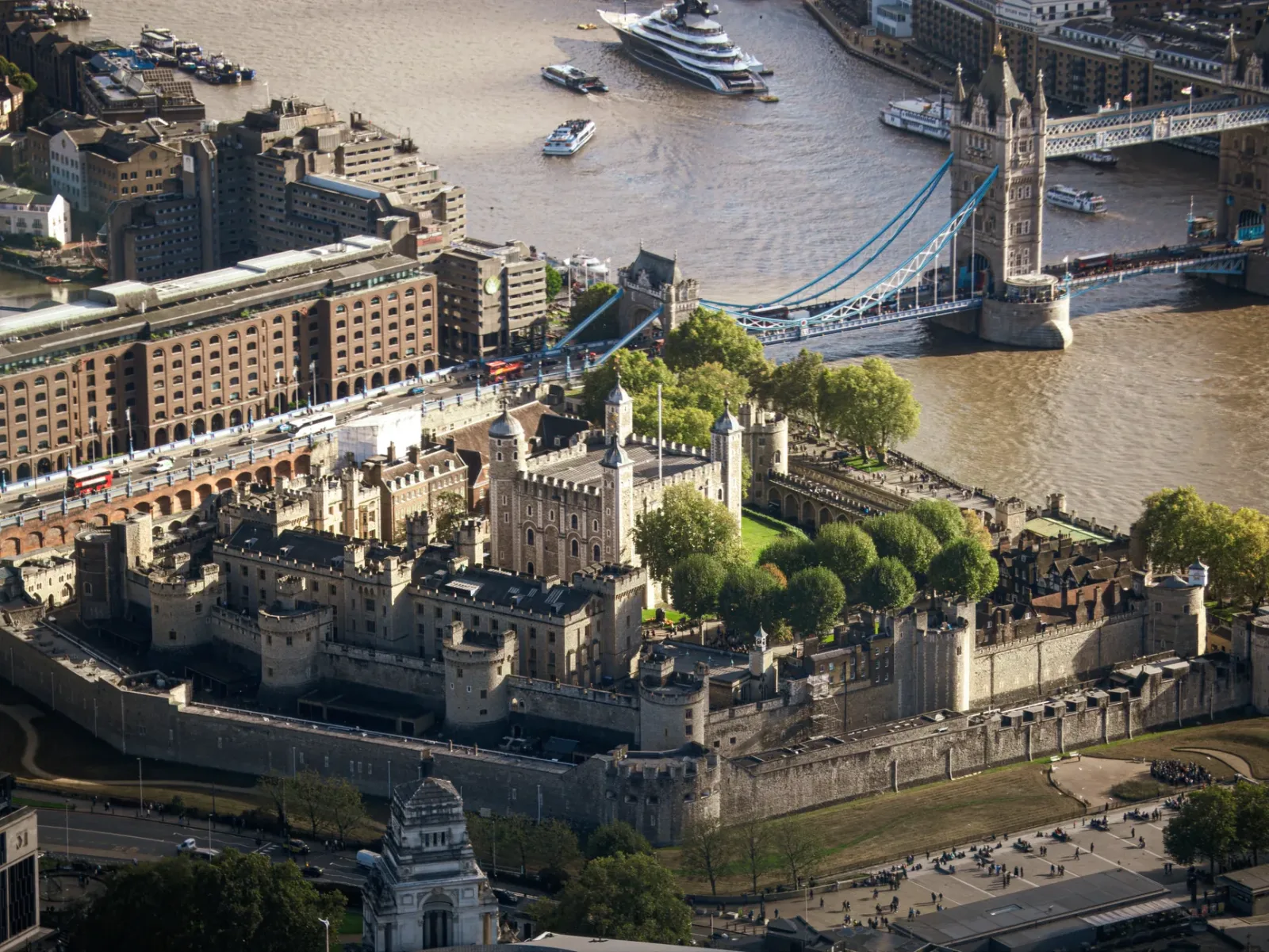 Panoramic view of London with a sightseeing bus and Ferris wheel in the background.