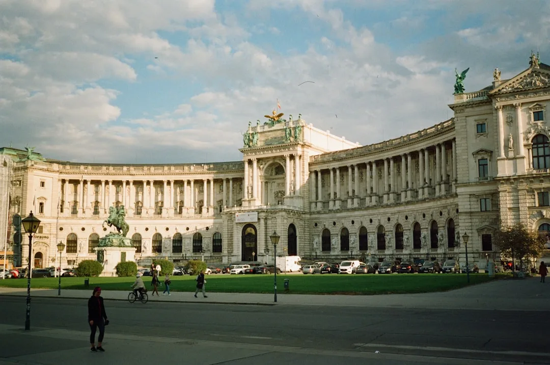 Vista del centro histórico de Viena, con la Catedral de San Esteban y fachadas barrocas alrededor