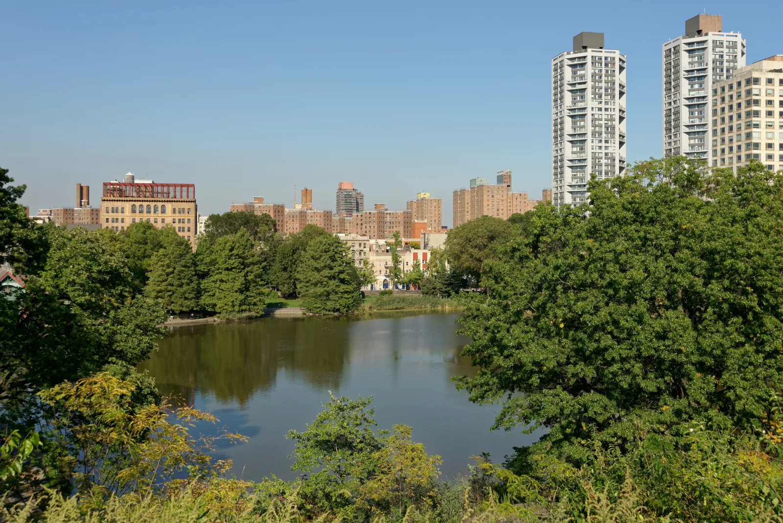Vista do centro histórico de York com construções medievais e ruas de paralelepípedos