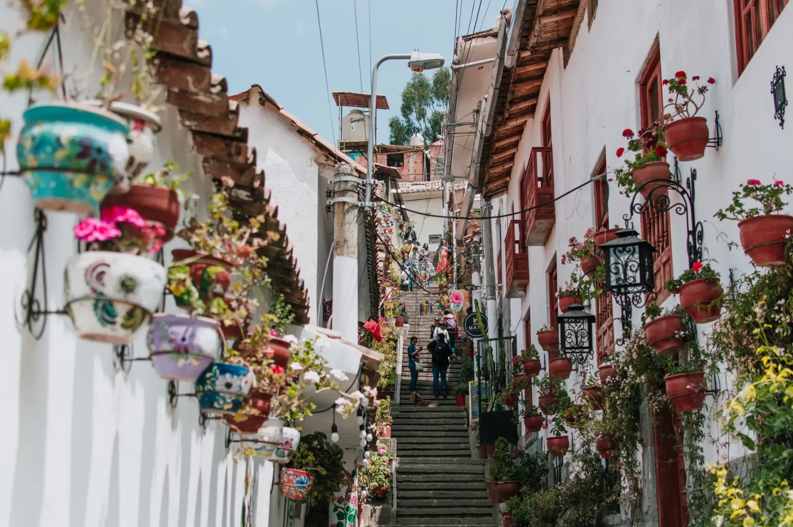 Vista de un alojamiento encantador en Cusco, con arquitectura colonial y ambiente acogedor.