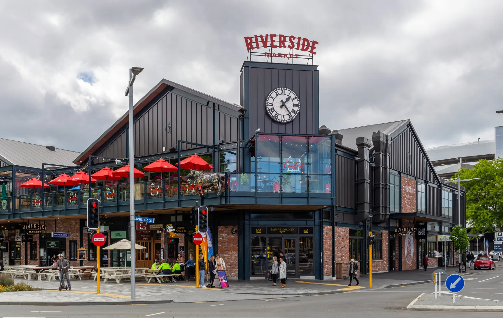Cozy cafés and bars in Christchurch, with outdoor seating and a welcoming urban vibe.