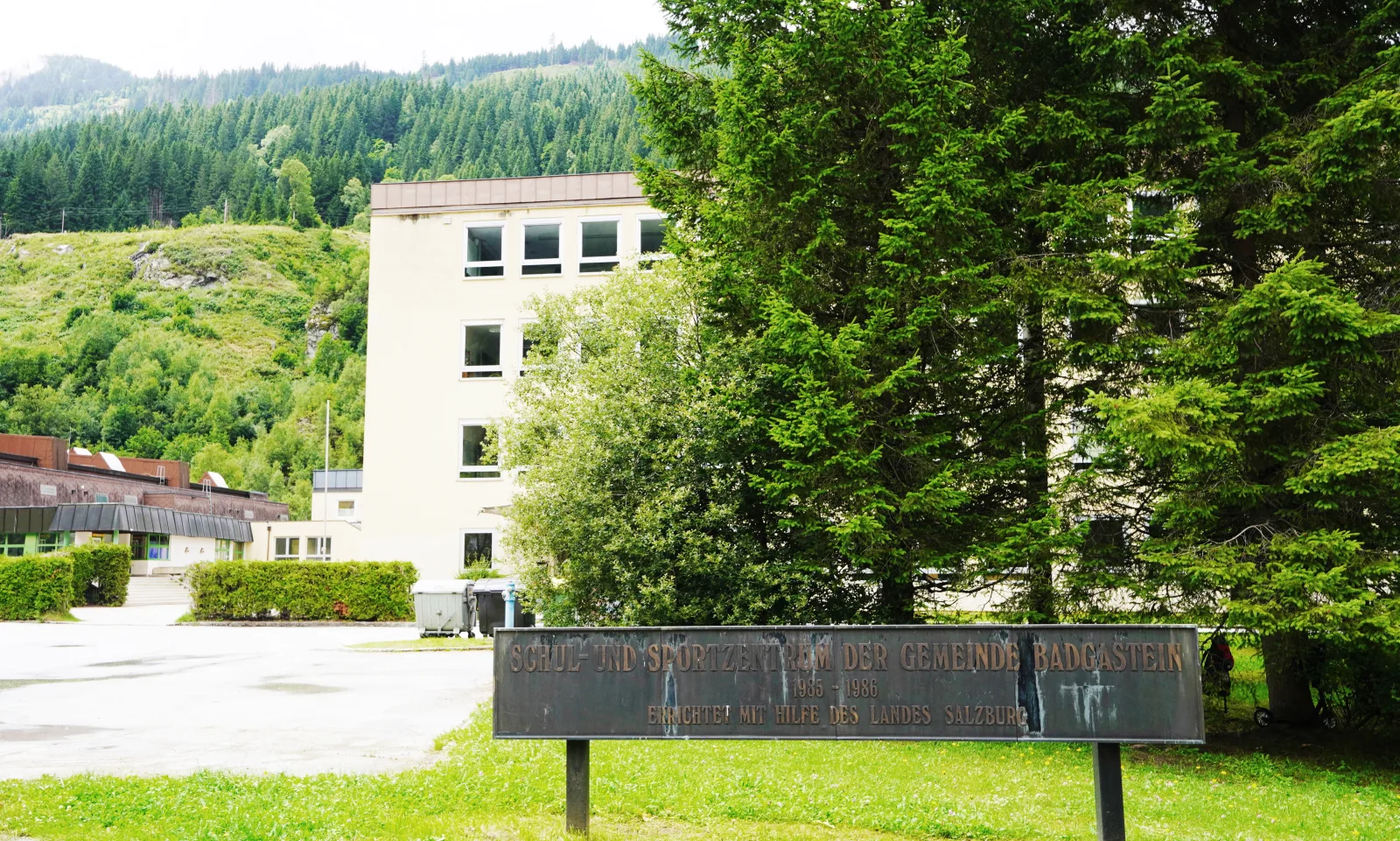 Alpine view of Bad Gastein with mountains, valleys, and typical Austrian architecture