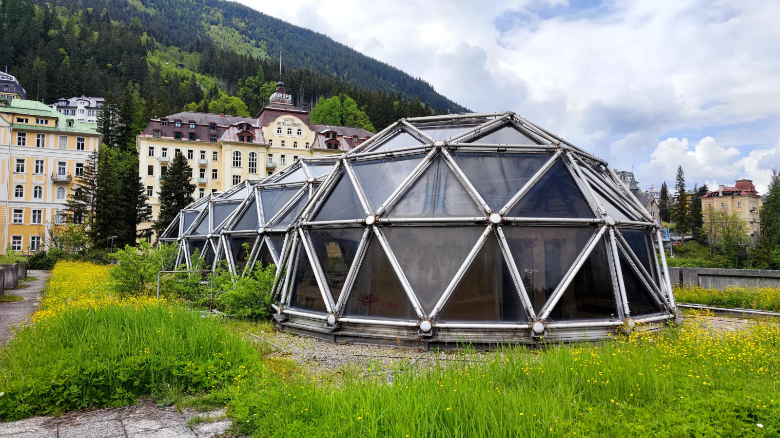 Thermal pool at Felsentherme in Bad Gastein, with a spa and relaxation area in the mountains.