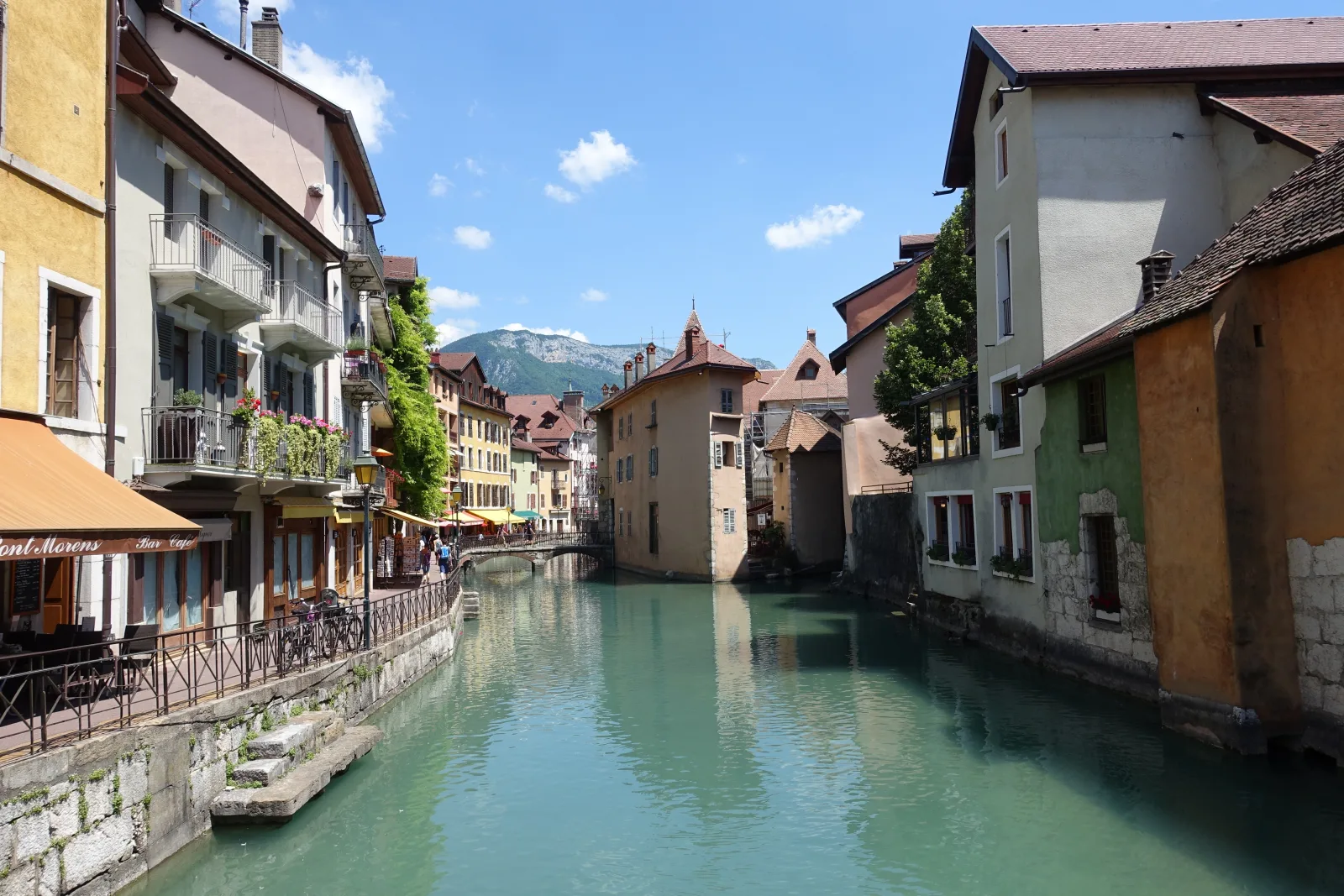View of Annecy’s historic center with canals and colorful houses on the lakeside.