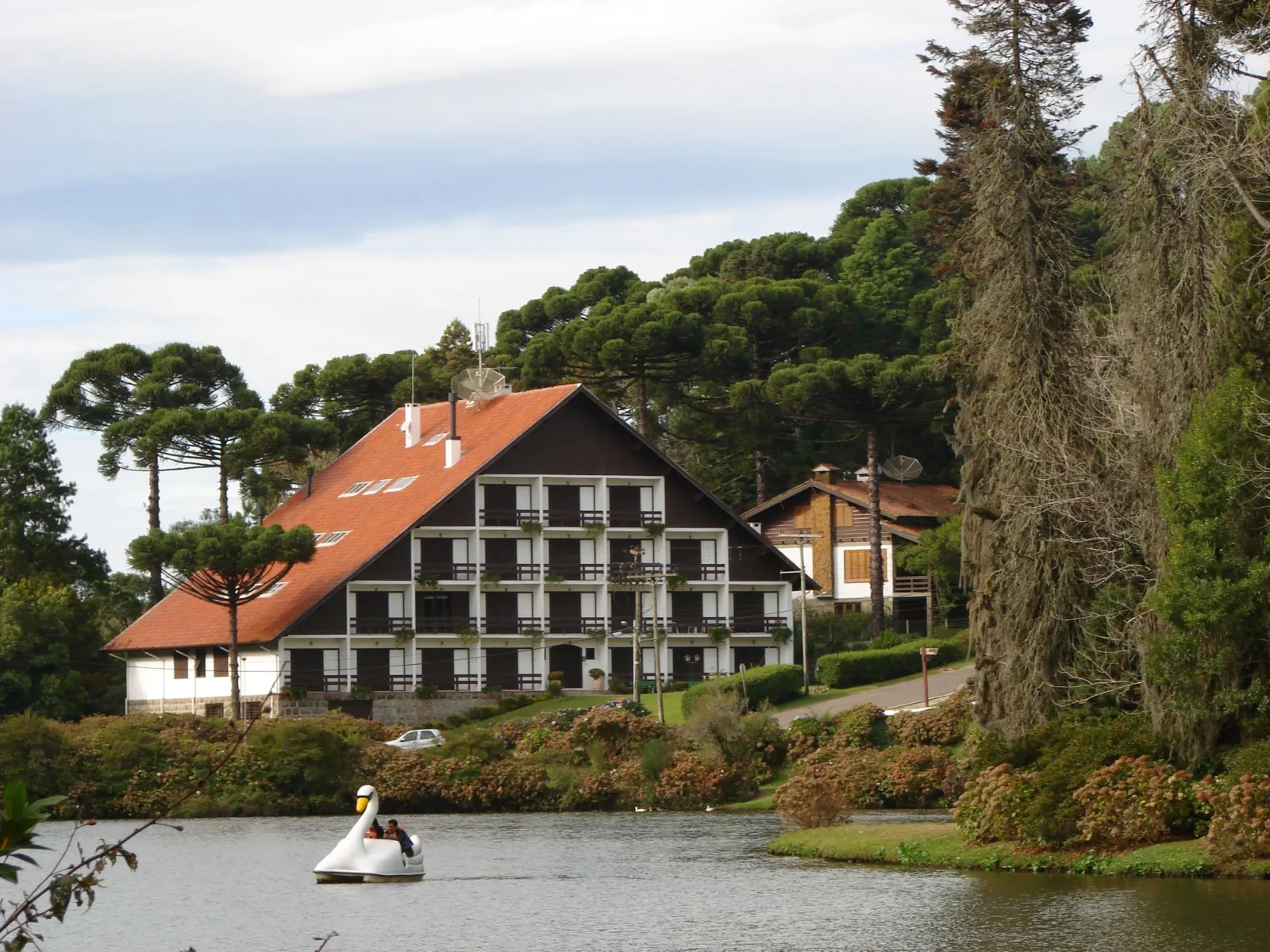 Black Lake landscape in Gramado, with calm water, trees, and paths around it.