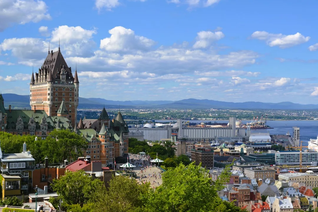 Historical view of Québec with cobblestone streets and European architecture under a clear sky.
