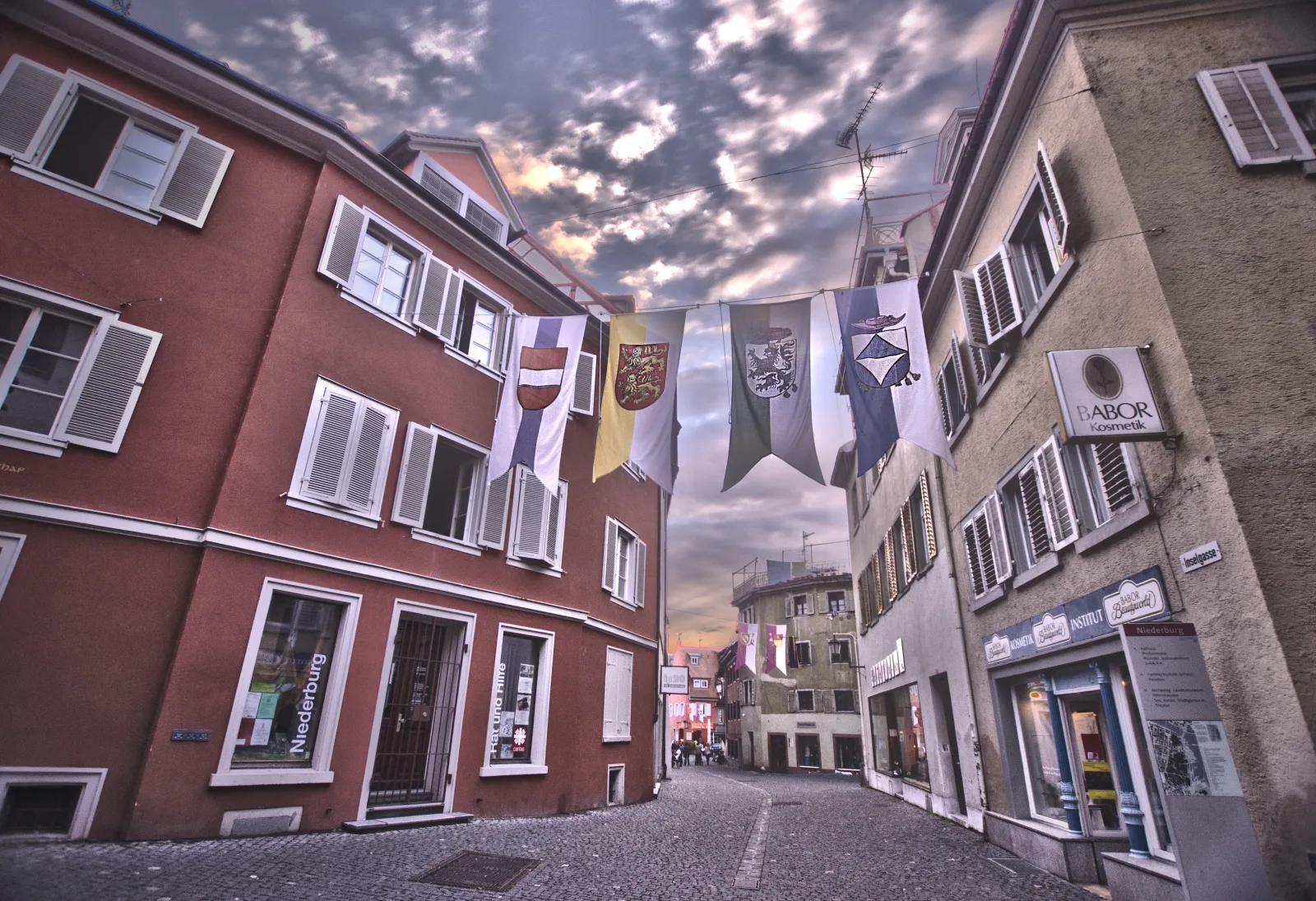 Ruas medievais de Niederburg com casas antigas e fachadas pitorescas em Konstanz.