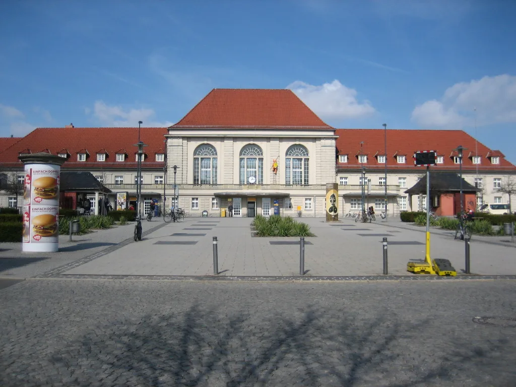 Weimar central station with regional train, platform, and passengers around it.